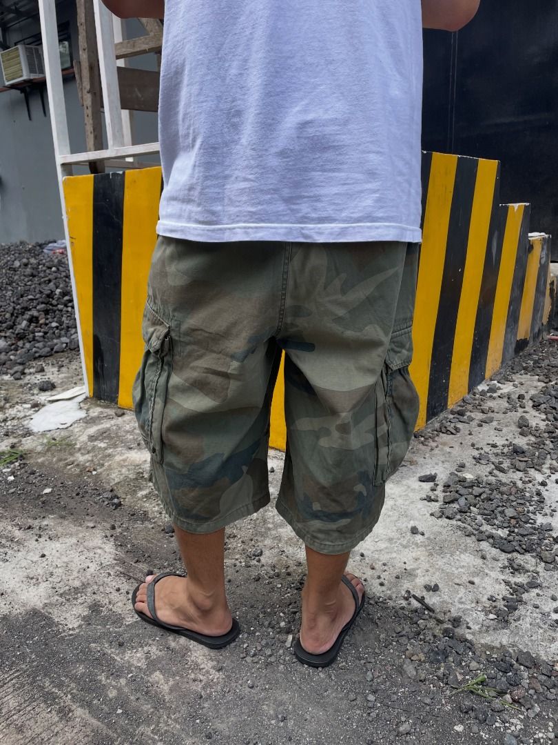 JAYJAYS CAMO CARGO SHORTS (Category: Shorts) located in Tabaco. Submitted by touchbytats (Listing ID 1467227440, Image 2). Description: size: 34 length: 25.5 leg hole: 11 issue: missing 1 pocket buttons NOTE: 📍Please manage your expectation. 📍Shipping fee is shouldered by the buyer 📍These are thrifted items, already washed and ready to wear. However, some pieces may have stains that can be removed with washing. 📍Minor signs of wear or imperfe