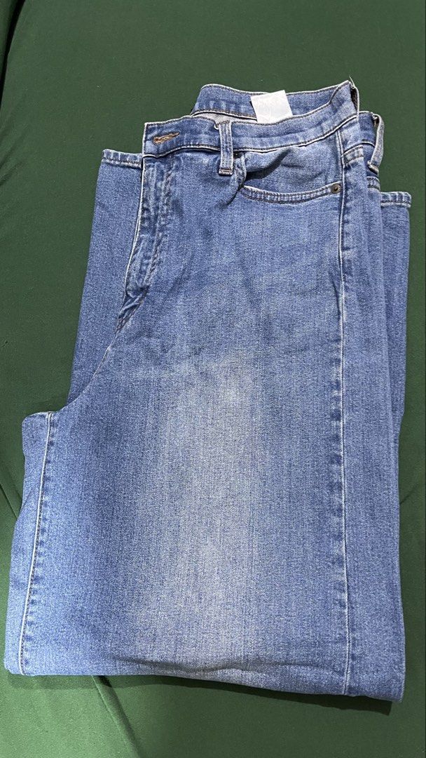 Jean Baggy (Category: Jeans) located in Imus. Submitted by jjulie.rtw (Listing ID 1467288665, Image 2). Description: Jeans baggy wide leg Waist:30-32 Length: 40 in inches Good condition Perfect for casual everyday outfit, easy to pair with basic tops.