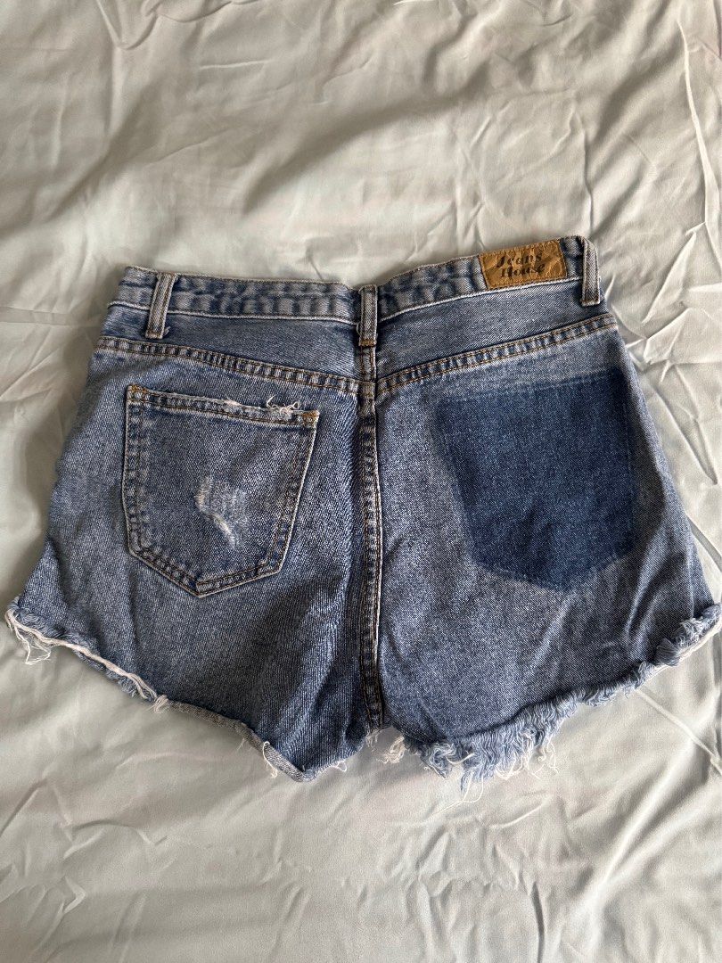 Jeans House Distressed Denim Shorts (Category: Shorts) located in Manila. Submitted by silverbird.27280a (Listing ID 1467192398, Image 2). Description: Fits X-S.