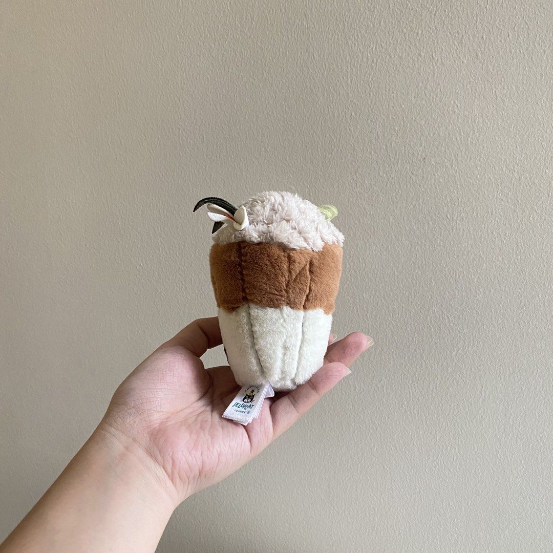 Jellycat Amuseables Yulania Latte (Category: Plushies & Soft Toys) located in San Pedro. Submitted by jellybean.co (Listing ID 1467233114, Image 3). Description: .