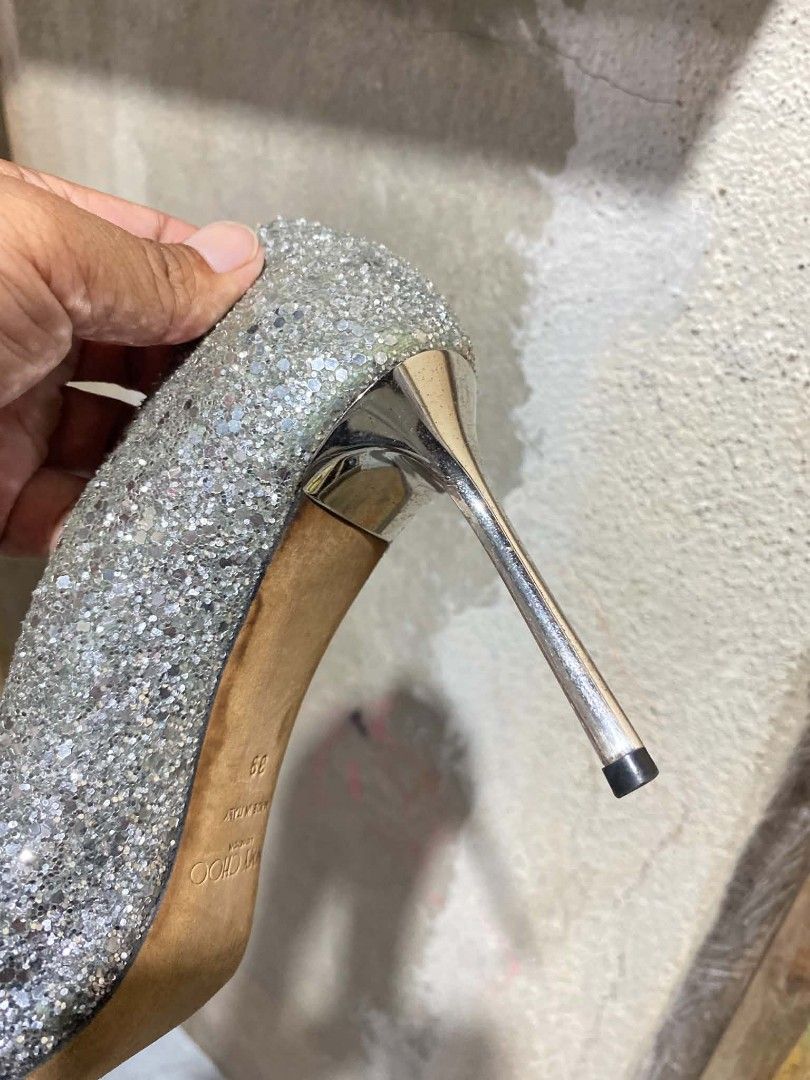 Jimmy choo (Category: Heels) located in Bontoc. Submitted by tedanzthrift (Listing ID 1467290075, Image 2). Description: Chimmy choo heels Size 39 Verygood condition.