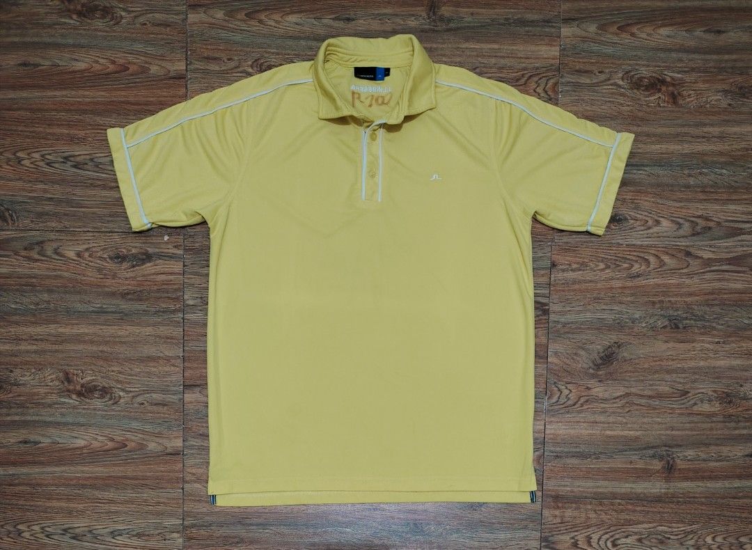 j.lindeberg - Polo Shirt (Category: Activewear) located in Manila. Submitted by espesyaloffer (Listing ID 1467359091, Image 1). Description: J.LINDEBERG - Polo Shirt Condition : 9/10 Size : L Dimensions ⬇️ Width : 21.5 Length : 27 Flaws : none P1,280 + sf.