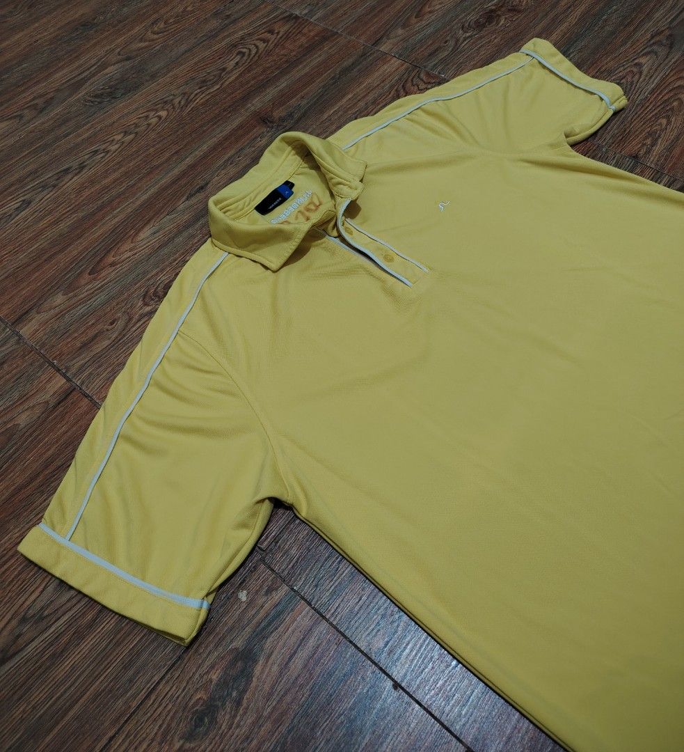 j.lindeberg - Polo Shirt (Category: Activewear) located in Manila. Submitted by espesyaloffer (Listing ID 1467359091, Image 3). Description: J.LINDEBERG - Polo Shirt Condition : 9/10 Size : L Dimensions ⬇️ Width : 21.5 Length : 27 Flaws : none P1,280 + sf.