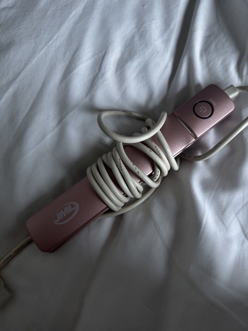 JML rose gold straightner (Category: Hair) located in Manila. Submitted by emilyclothes.usa (Listing ID 1467191318, Image 1). Description: ౨ৎ JML Rose Gold Hair Straightener ♡ for the prettiest hair days! ₊˚⊹♡ this rose gold and white hair straightener is perfect for sleek, straight styles or creating soft, effortless looks at home. a cute little styling essential for your everyday beauty routine! brand new vibes, ready for a new home .