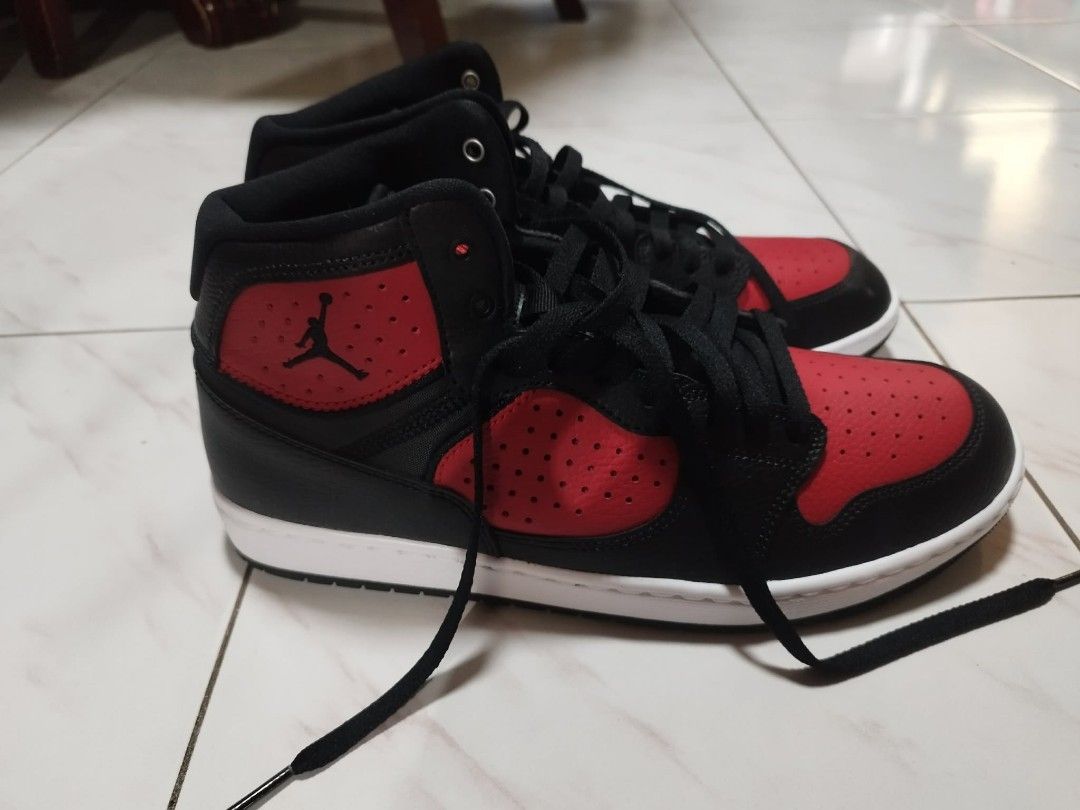 Jordan 1 Low "Banned" (No box) (Category: Sneakers) located in Manila. Submitted by mjjj_07 (Listing ID 1467285430, Image 3). Description: Brand new, never used. RFS: gifted to me but not my type.
