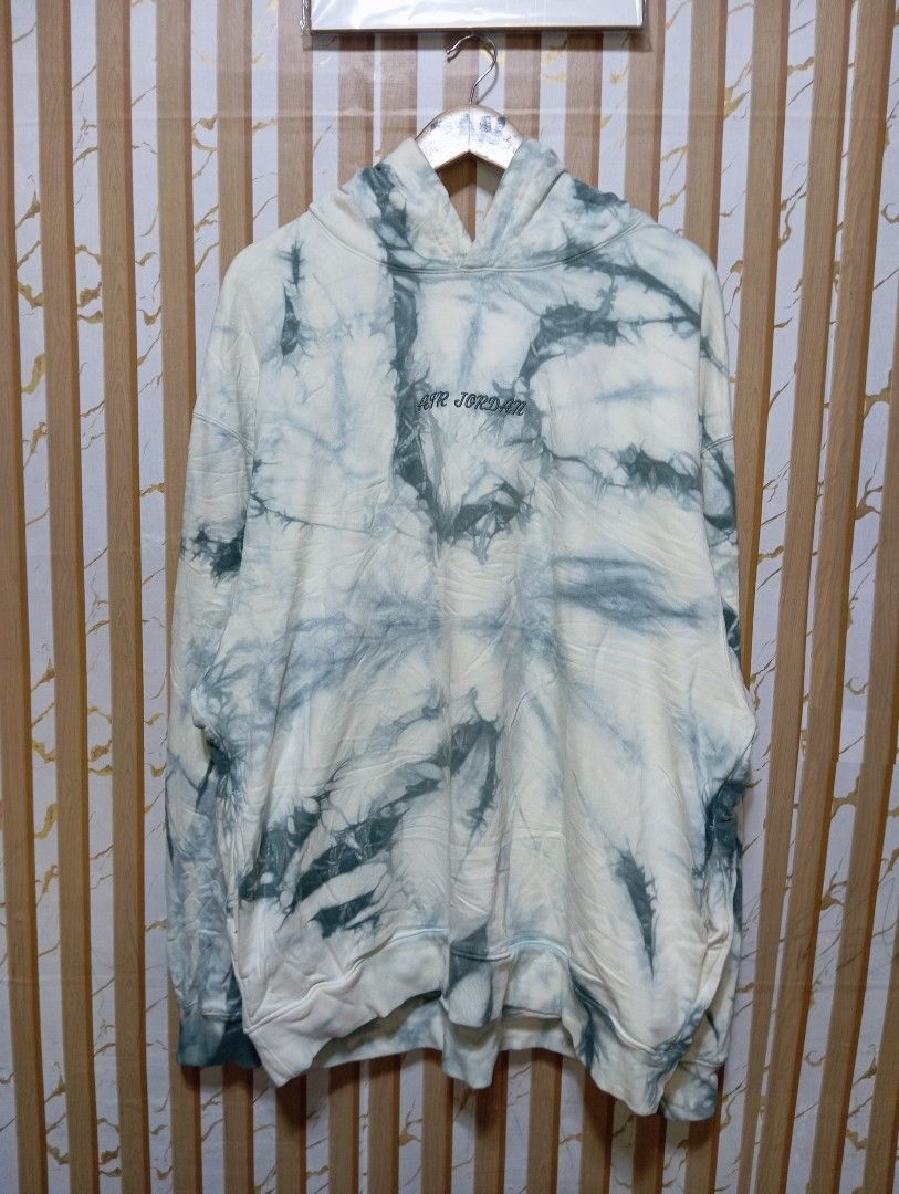 JORDAN BIG LOGO TIE DYE JACKET (Category: Coats, Jackets and Outerwear) located in Monkayo. Submitted by danielcabusora (Listing ID 1467213613, Image 2). Description: JORDAN TIEDYE JACKET BIG LOGO XL ON TAG W-25 BY30 EXCELLENT TO NEW NO ISSUE.