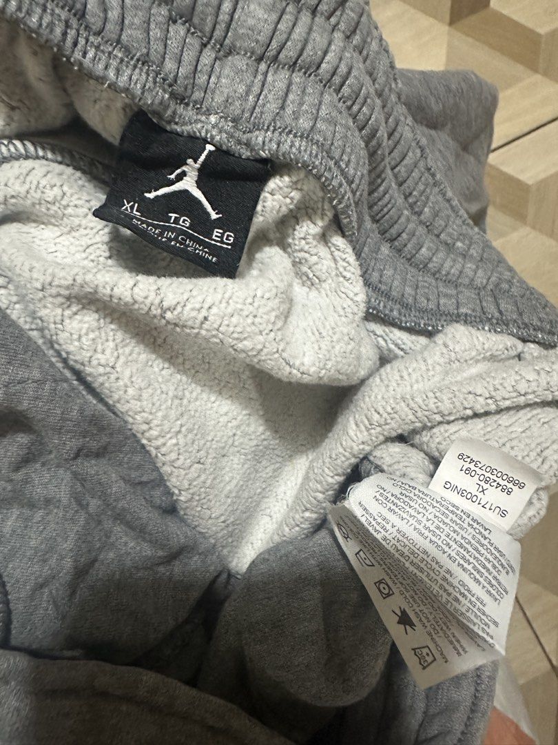 Jordan Grey Sweatshorts Men XL (Category: Shorts) located in Cauayan City . Submitted by onins28 (Listing ID 1467312241, Image 2). Description: - Brand: Jordan - Color: Grey - Size: XL (Regular fit) - Made in China - Material: Soft fleece interior lining for maximum comfort - Features: Elastic waistband with adjustable drawstring and two side pockets - Design: Large black Jumpman logo with subtle patterned texture on the left leg - Condition/Deta