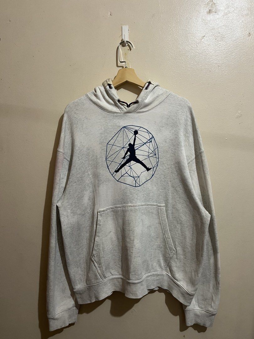 Jordan hoodie (Category: Hoodies) located in Manila. Submitted by kian_chavez (Listing ID 1467301811, Image 1). Description: minimal yellow stain zondrox lang katapat 500+sf L-xl.
