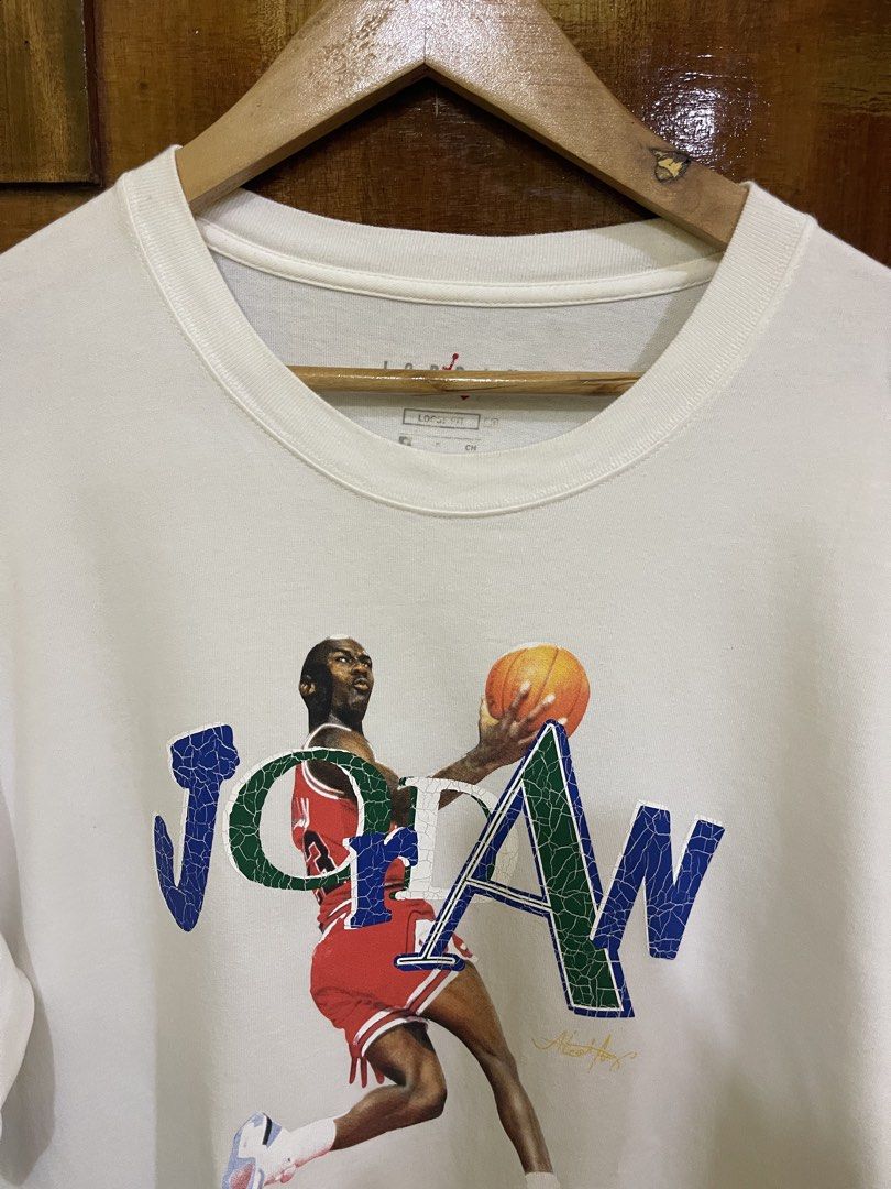 Jordan Shirt (Category: Tshirts & Polo Shirts ) located in Marikina City. Submitted by greatfindsmnlph (Listing ID 1467360903, Image 2). Description: Jor dan Shirt Price: 280 Size: XL Width: 24 Length: 32 Color: White Color Rate: 10/10 Condition: 9.5/10 may dumi need wash Very nice in actual.