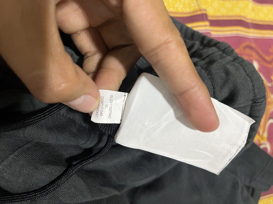 Jordan shorts (Category: Shorts) located in Bulacan. Submitted by arjoeocano-36257 (Listing ID 1467249850, Image 3). Description: Jordan shorts Size 32 L18 No issue, color rate 9/10 480 add sf Loc: bulacan.