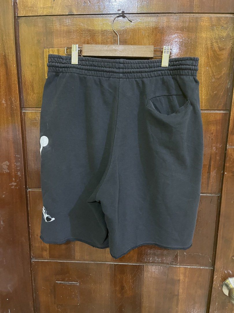 Jordan Shorts (Category: Shorts) located in Marikina City. Submitted by greatfindsmnlph (Listing ID 1467361230, Image 2). Description: Jor dan Shorts Price: 180 Size: M-L Waistline: 30-34 Length: 20 Hemline: 12 Color: Black Color Rate: 9.5/10 Condition: 9/10’damaged print Very nice in actual.