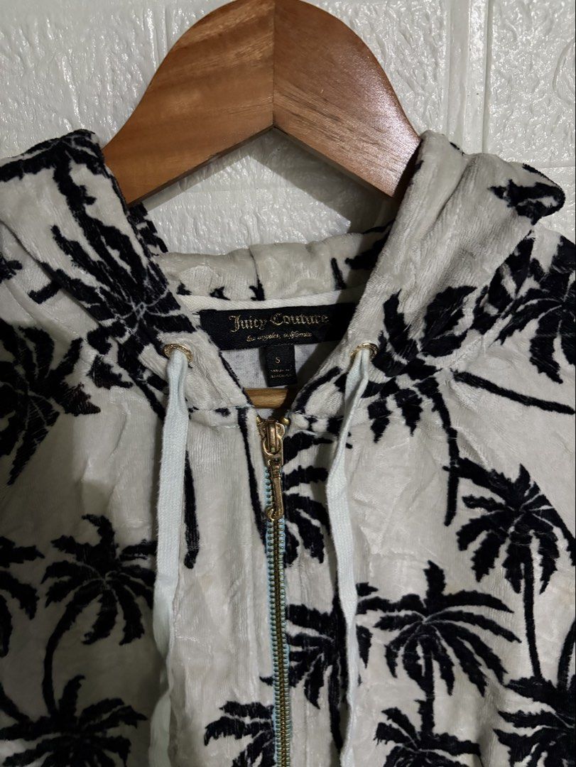 juicy couture (Category: Coats, Jackets and Outerwear) located in Santa Rosa. Submitted by jeremydeas56388 (Listing ID 1467340259, Image 2). Description: size small on tag black label.
