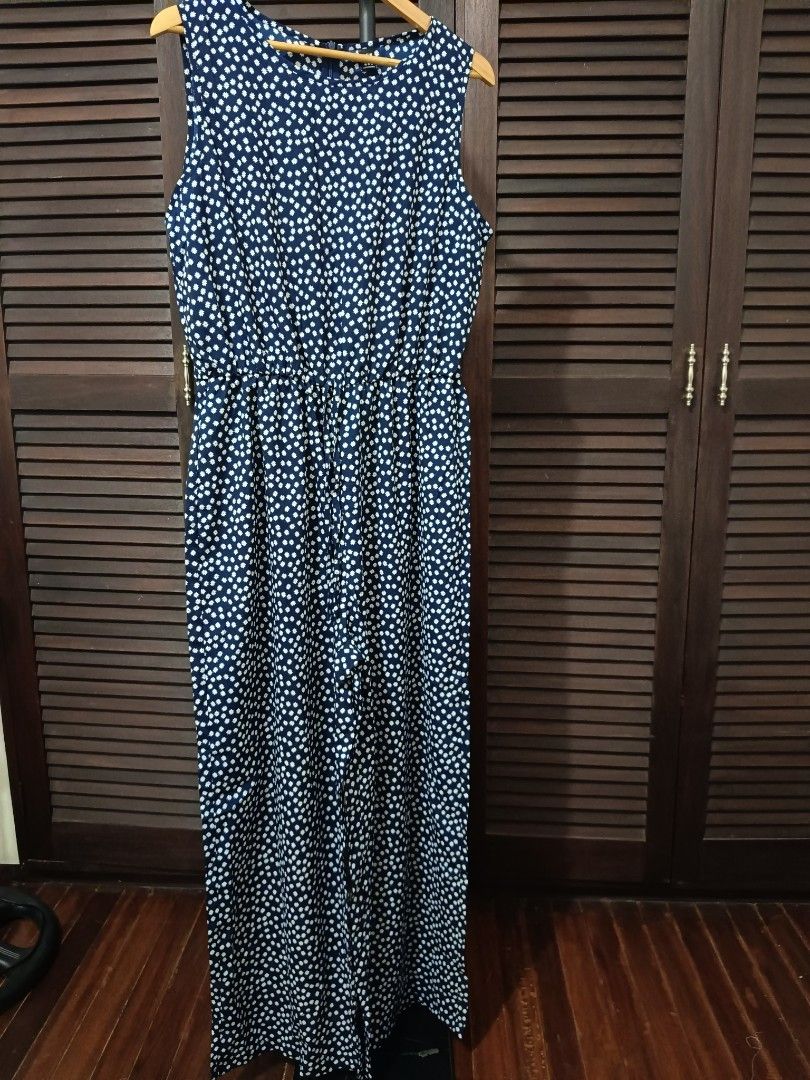 Jumpsuit Daisy Navy Blue (Category: Dresses) located in Manila. Submitted by byjrb (Listing ID 1467358899, Image 1). Description: 🛍️ Brand-new items from SHEIN, Emery Rose, Zaful & more! Size : Medium to Semi L 📦 Shipping: LBC / J&T / Lalamove 💸 MOP: GCash / BPI only DM for inquiries! 💌.