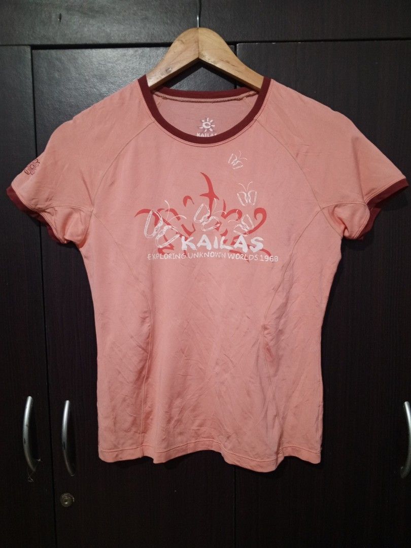 Kailas outdoor active shirt (Category: Activewear) located in Santa Maria. Submitted by paulo-garcia21 (Listing ID 1467291070, Image 1). Description: small on tag 15 by 21.5 no flaws excellent.