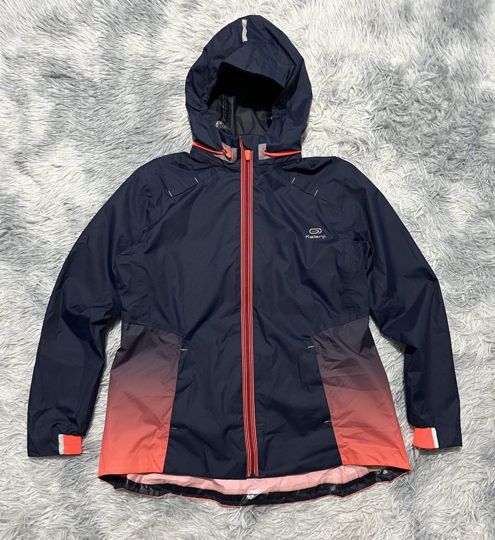 Kalenji Decathlon Rain Jacket (Category: Coats, Jackets and Outerwear) located in Sasmuan (Sexmoan). Submitted by winterclothes.ph (Listing ID 1467330278, Image 1). Description: Kalenji Decathlon Rain Jacket Small women’s Width 18.5 Length 23.5 b25 Excellent Condition .