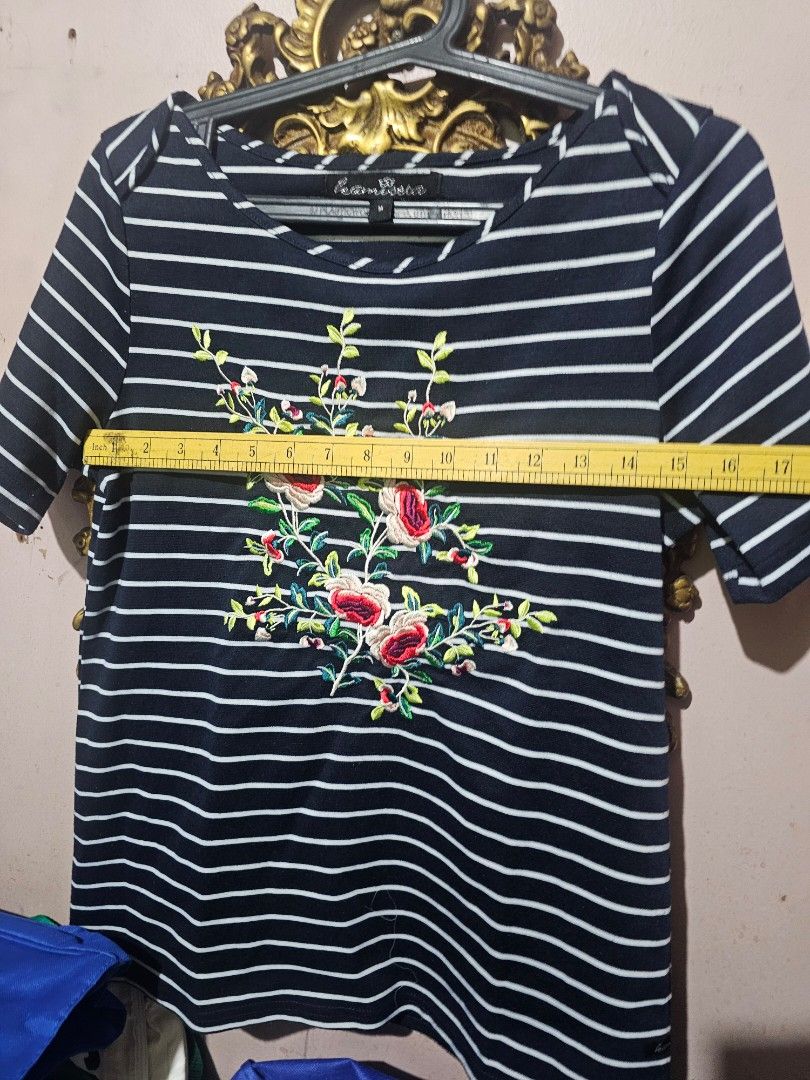 Kamiseta embroidered top blouse medium (Category: Blouses) located in Manila. Submitted by onlinesmartshopping12 (Listing ID 1467305027, Image 3). Description: no issue.