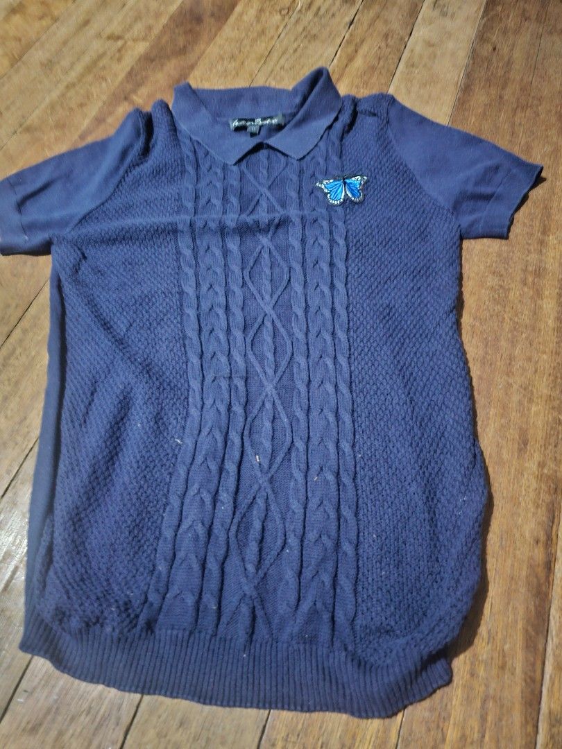 Kamiseta knitted top blouse Large (Category: Blouses) located in Manila. Submitted by onlinesmartshopping12 (Listing ID 1467294620, Image 1). Description: no issue stretchable.