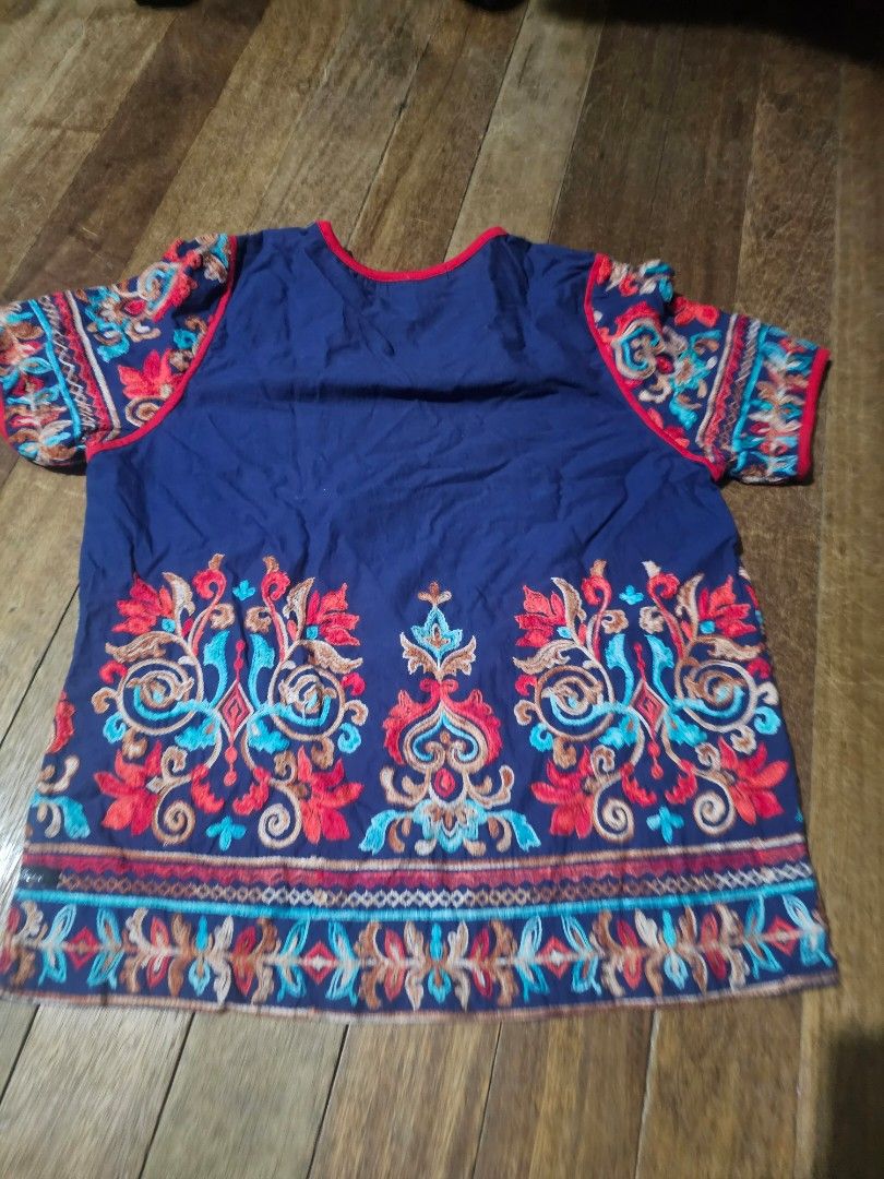 Kamiseta medium tops blouse (Category: Blouses) located in Manila. Submitted by onlinesmartshopping12 (Listing ID 1467330787, Image 2). Description: message for inquiries.
