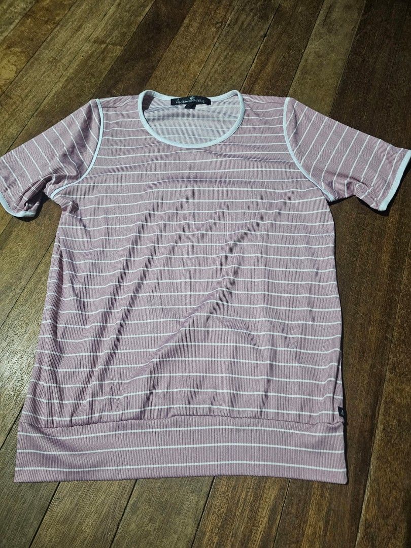 Kamiseta striped pink top blouse medium (Category: Blouses) located in Manila. Submitted by onlinesmartshopping12 (Listing ID 1467305796, Image 1). Description: no issue.