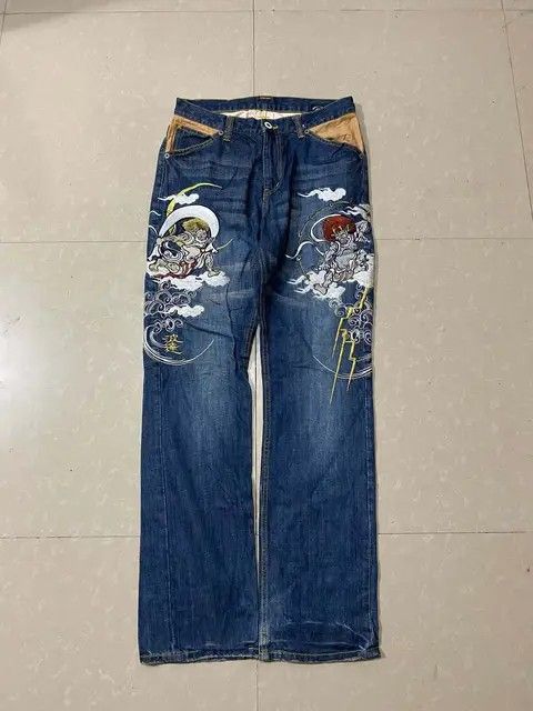 Karakuri tamashi (Category: Jeans) located in Talisay. Submitted by vokerzxc (Listing ID 1467299335, Image 3). Description: Excellent Condition Issue: None Complete tags Waist: 32 Length: 41 Leg opening: 9.