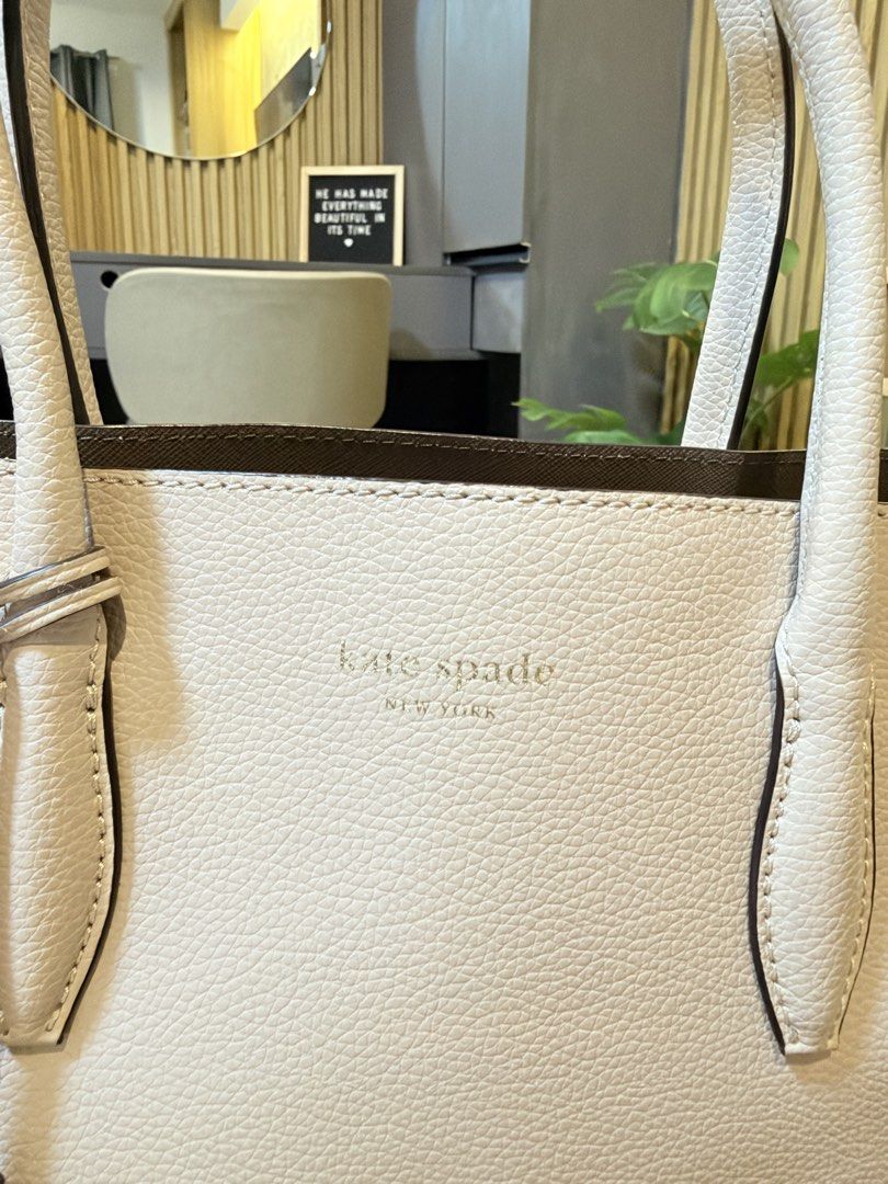Kate Spade Eva (Category: Tote Bags) located in Pasig City. Submitted by mandks (Listing ID 1467312625, Image 2). Description: Kate Spade Eva 9.5/10 - super nice office bag! Triple compartment Can fit a 10.5-inch tablet See last 2 photos for size reference Very makinis 🥰 ₱4,150 + shipping fee (J&T/Lalamove only).