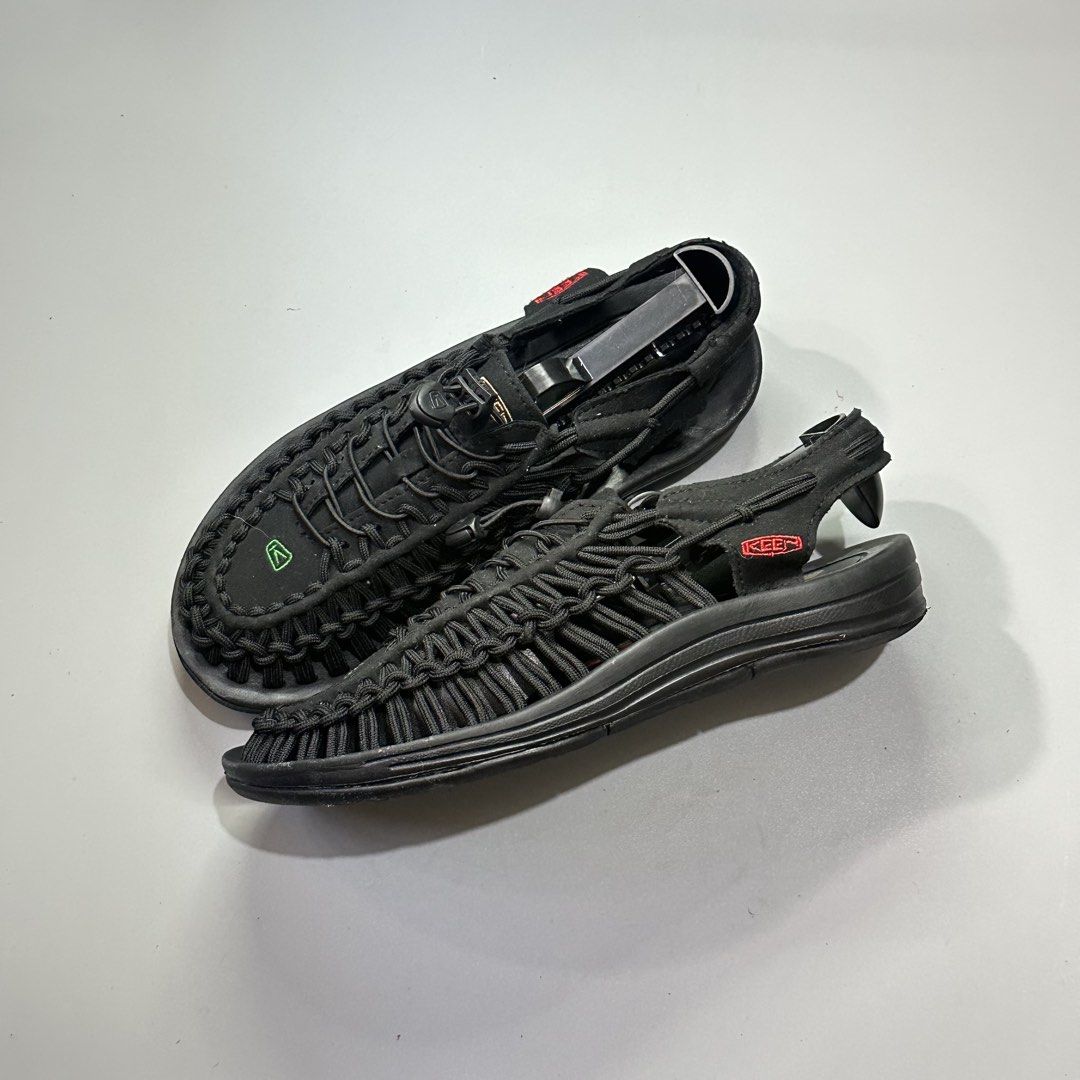 KEEN UNEEK SANDALS (Category: Slippers & Slides) located in Baguio. Submitted by macshop_items (Listing ID 1467294323, Image 2). Description: KEEN UNEEK SANDALS - Size 7us(25cm) - Excellent condition - Signs of usage ₱ 1,880 + sf.