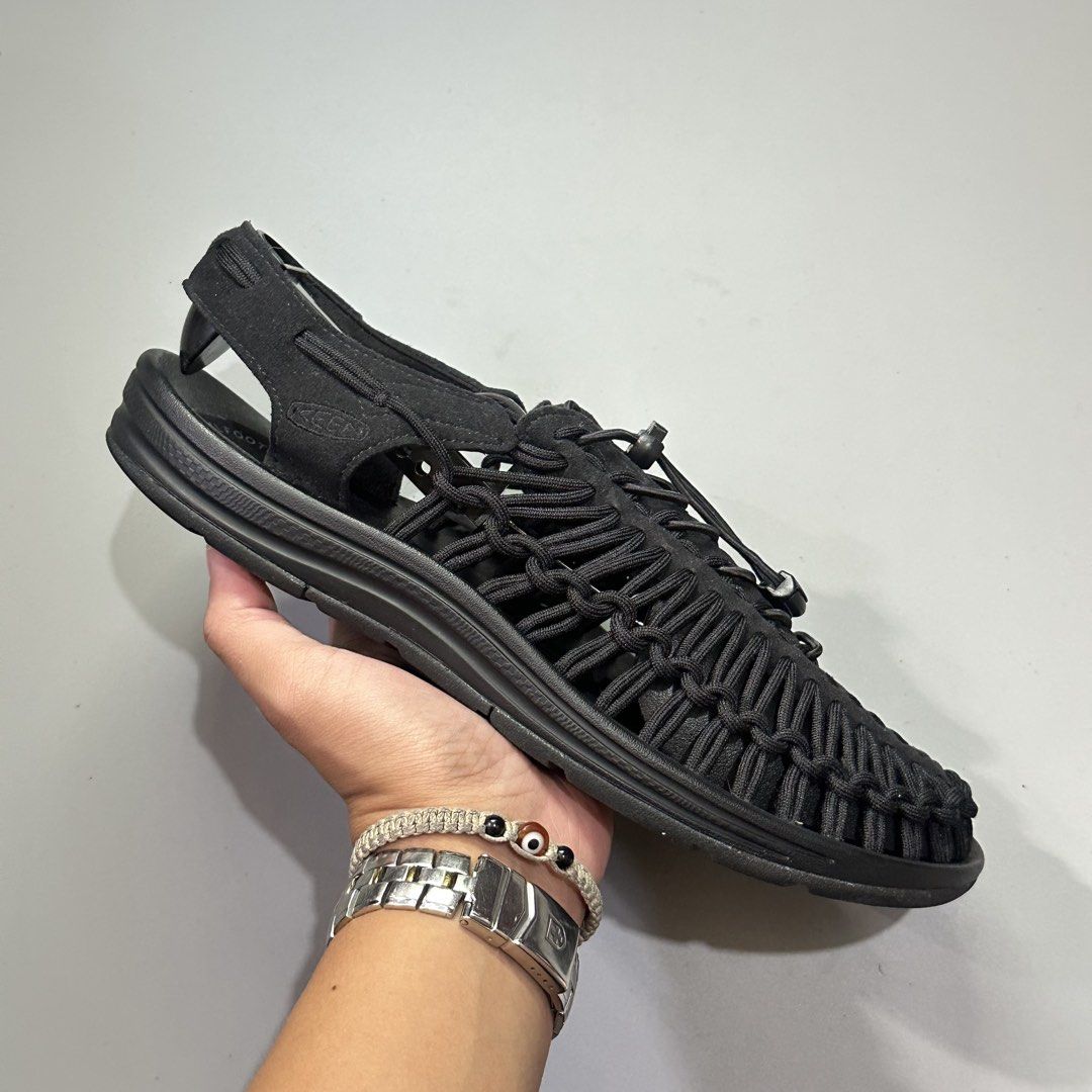 KEEN UNEEK SANDALS (Category: Slippers & Slides) located in Baguio. Submitted by macshop_items (Listing ID 1467294335, Image 1). Description: KEEN UNEEK SANDALS Tri black - Size 9us(27cm) - Excellent condition - Signs of usage ₱ 1,880 + sf.