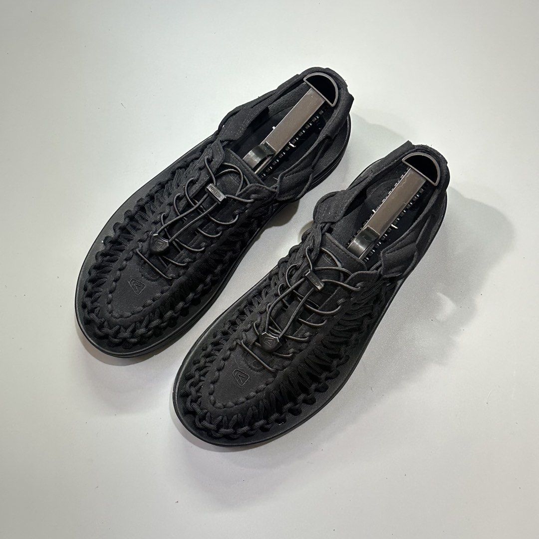 KEEN UNEEK SANDALS (Category: Slippers & Slides) located in Baguio. Submitted by macshop_items (Listing ID 1467294335, Image 3). Description: KEEN UNEEK SANDALS Tri black - Size 9us(27cm) - Excellent condition - Signs of usage ₱ 1,880 + sf.