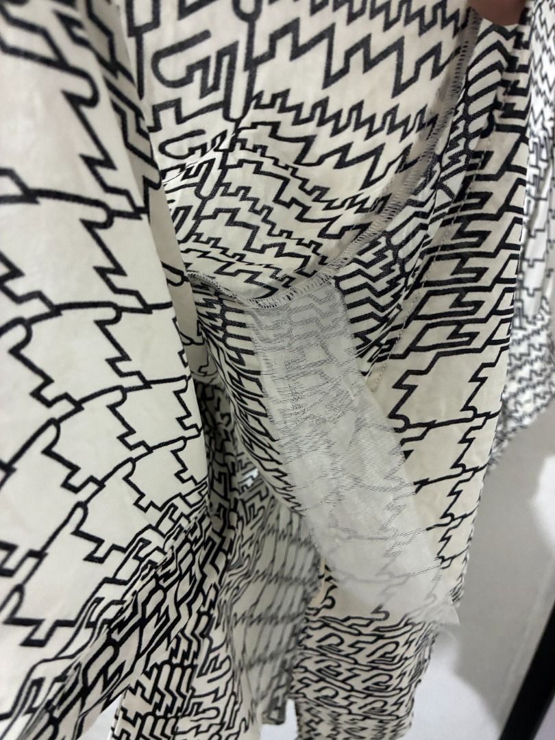 Kenzo Patterned Silk Shirt (Category: Luxury Apparel) located in Santo Tomas. Submitted by tamins.thrifts (Listing ID 1467358132, Image 3). Description: Condition: 9/10 Color Rate: 9/10 Dimensions: 20 x 21 Issue/s:.