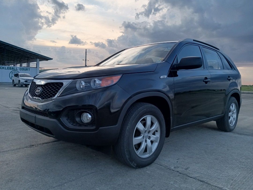 Kia Sorento 2.2 CRDI EX (A) (Category: Used Cars) located in Bongabon. Submitted by jemgem14 (Listing ID 1467346625, Image 3). Description: Kia Sorento CRDi Turbo Diesel Smooth turbo diesel engine Automatic transmission Super smooth shifting Keyless entry Cold dual aircon All power All working Fresh interior all intact Touch screen head unit 5 thick tires 4 ABS disc brakes Very spacious cargo Registered Complete Orig papers 2 orig keys With manua