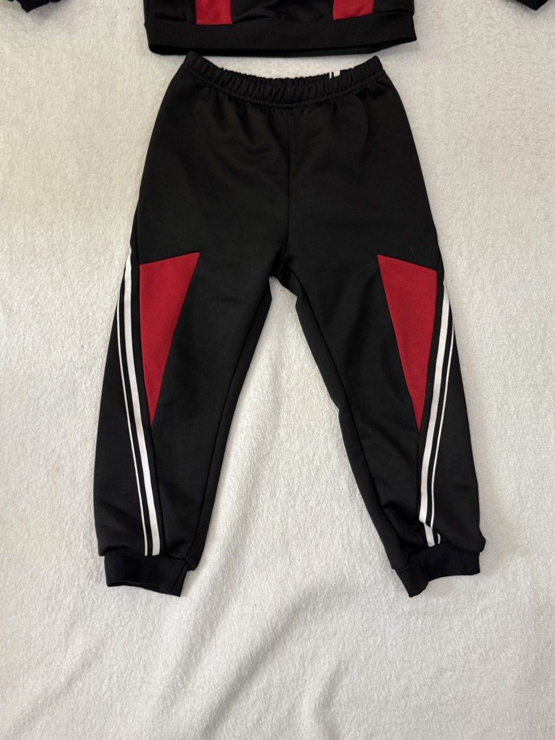 Kids preloved Shein set 6 years old (Category: Babies & Kids Fashion) located in Dasmarinas. Submitted by ennahsthriftcollection (Listing ID 1467272301, Image 2). Description: For 5 to 6 years old Garterized Haba ng pants 26 inches Rfs : decluttering / outgrown.