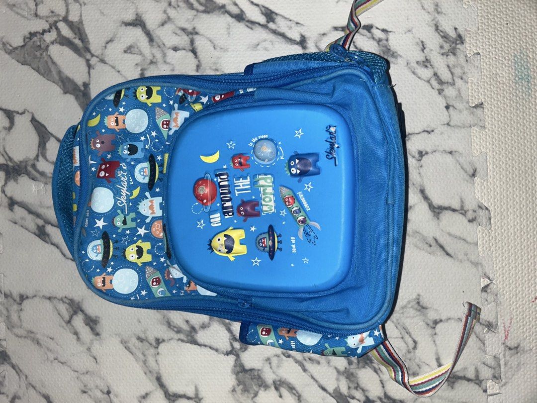 kinder school bag (Category: Diaper Bags & Wetbags) located in Binan City. Submitted by carol2829 (Listing ID 1467359324, Image 1). Description: kindergarten school bag for boys. no flaws lighly scratch on zipper but unnoticeable. delivery via gogovan.