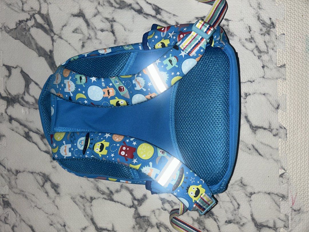 kinder school bag (Category: Diaper Bags & Wetbags) located in Binan City. Submitted by carol2829 (Listing ID 1467359324, Image 2). Description: kindergarten school bag for boys. no flaws lighly scratch on zipper but unnoticeable. delivery via gogovan.
