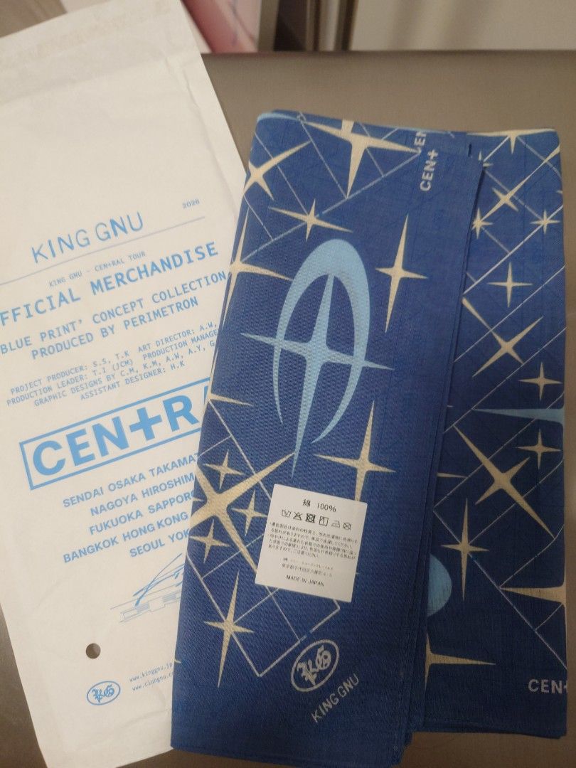 King gnu Cen+ral 藍色方巾 （分類：絲巾）位於 Hong Kong。 由 vidyunmali 提交（商品編號 1467255424，圖片 1）。簡介： 炒價買返嚟 只係開過嚟睇，冇用過 SF到付或面交。
