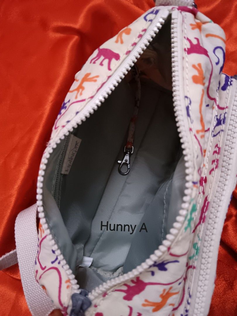Kipling (Category: Cross-body Bags) located in Kuala Lumpur. Submitted by hunny659447018 (Listing ID 1467333303, Image 3). Description: Kipling Printed Crossbody Bag 👜💕 A stylish everyday companion with a fun printed design! 😍 Easy to carry, easy to style, and perfect for your daily outings. 💖 📸 Details are shown in the pictures. 💌 Love it? Drop me a chat if you're interested!.