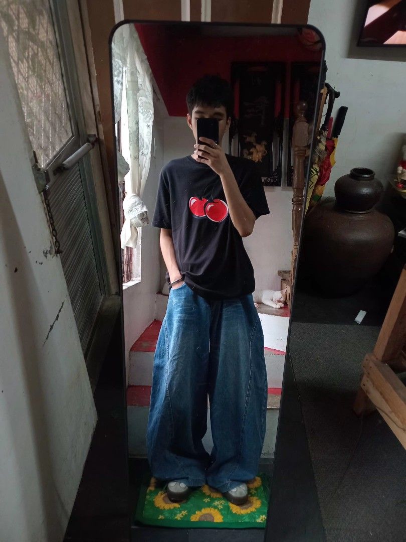 kirsh cherry tshirt (Category: Tshirts & Polo Shirts ) located in San Isidro. Submitted by lagloots (Listing ID 1467294855, Image 2). Description: kirsh tee rubber logo & embroidered sleeve logo large on tag but fits medium 📌model's reference: 5'7, 45kg DIMES (IN INCHES) LENGTH: 27.5 / WIDTH: 20 CONDITION: 9/10 [] COLOR RATE: 8/10 ISSUE: discoloration, minimal cracks (hindi halata).
