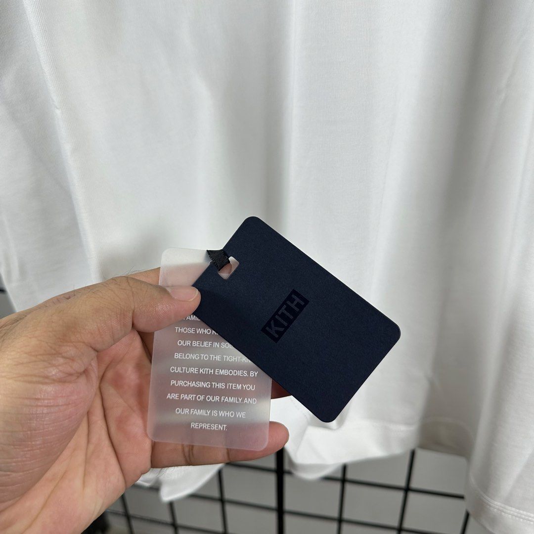KITH GAMOSA SIDE LOGO (Category: Luxury Apparel) located in Talavera. Submitted by puppyinsane (Listing ID 1467334046, Image 3). Description: X-LARGE LENGTH: 30 WIDTH: 24 AUTHENTIC & BRAND NEW .