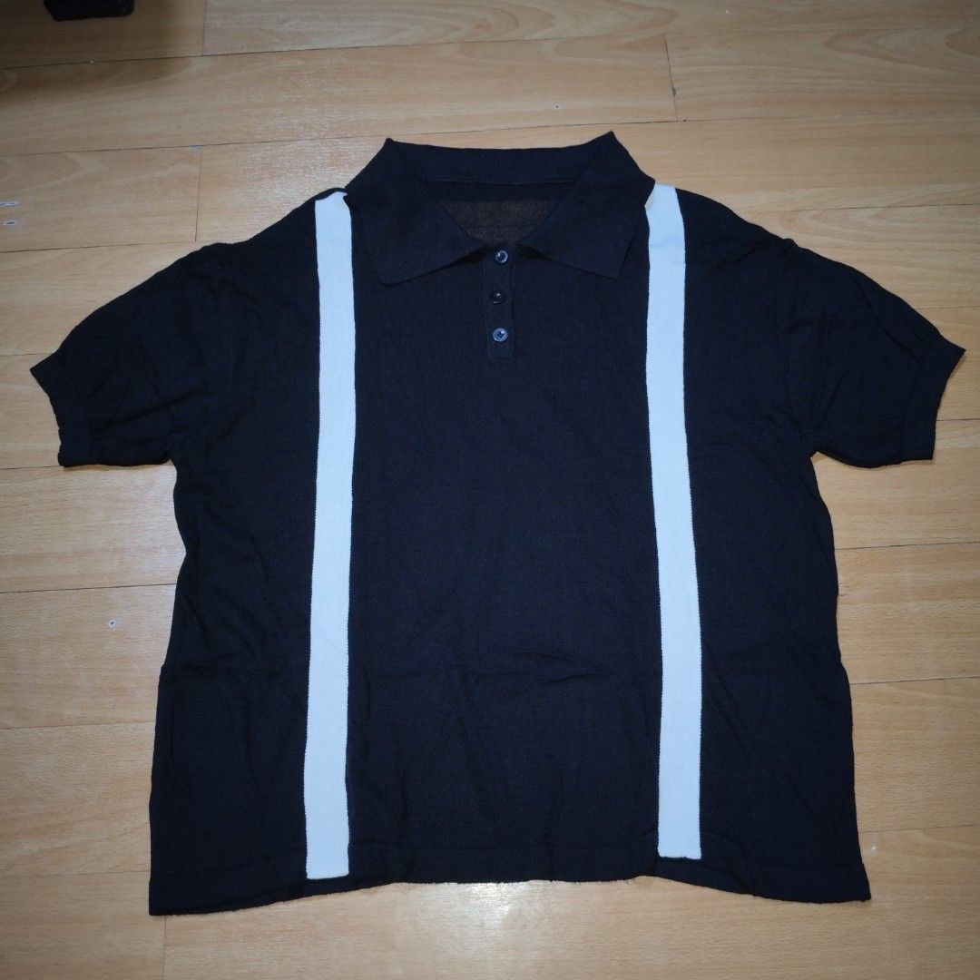 KNITTED BOXY POLO (Category: Tshirts & Polo Shirts ) located in Manila. Submitted by friperie. (Listing ID 1467287378, Image 2). Description: KNITTED BOXY POLO – BLACK & WHITE Upgrade your everyday style with this stylish and timeless knitted polo! 🖤 ✨ Product Details: - Design: Black knitted polo with white vertical accent stripes on the front - Back: Plain black for a clean, minimalist look - Sleeves: Short sleeves with subtle ribbed cuff deta