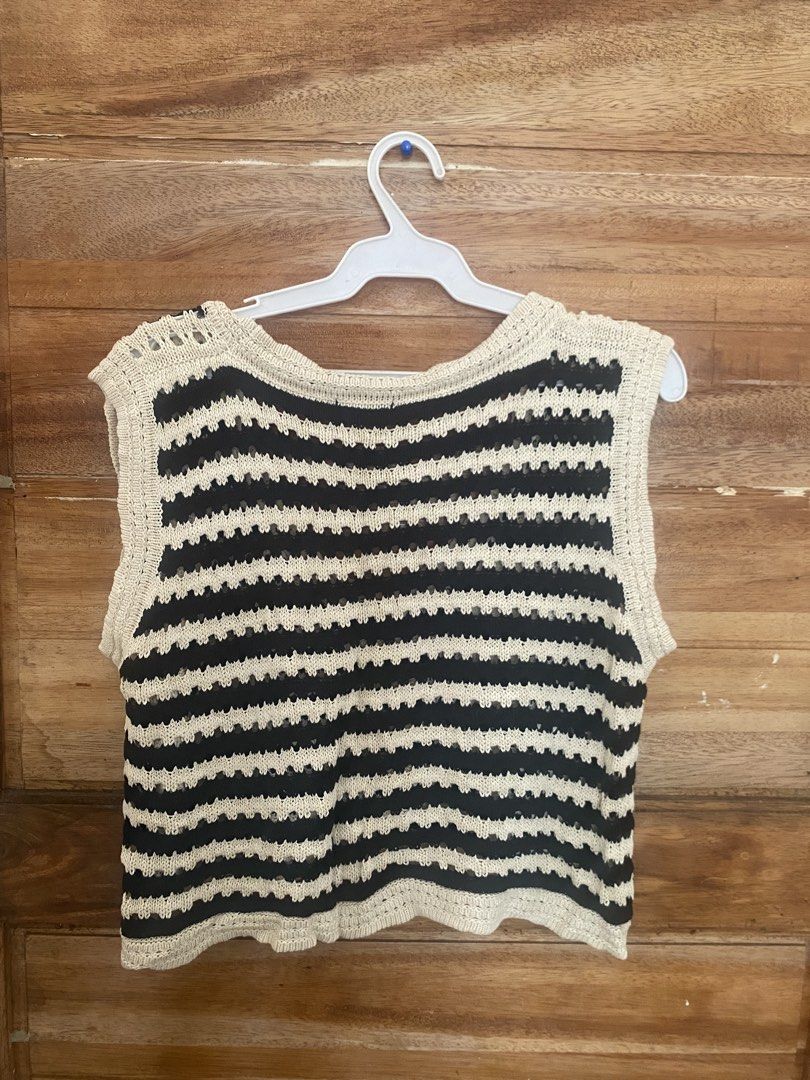Knitted Brown Stripes (Category: Blouses) located in Maramag. Submitted by 88forke (Listing ID 1467236395, Image 2). Description: .