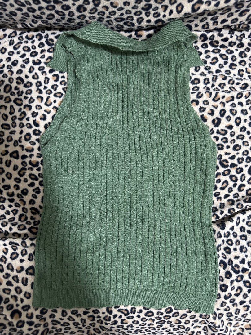 Knitted Top (Category: Sleeveless) located in Quezon City. Submitted by declutter.ak (Listing ID 1467255811, Image 2). Description: Used once, can fit up to petite small! Stretchable..