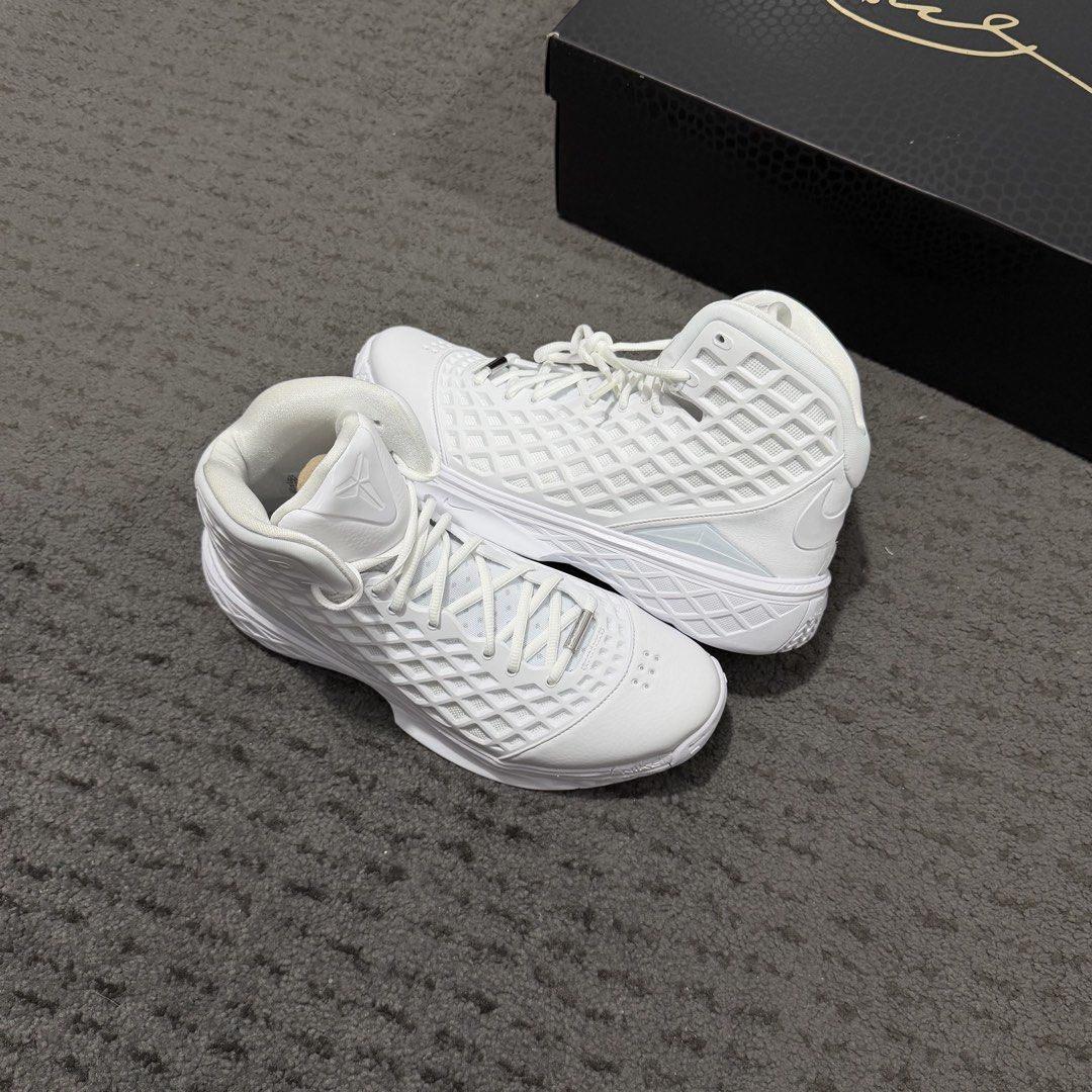 Kobe 3 “Halo” (Category: Sneakers) located in Cavite. Submitted by acentials (Listing ID 1467171714, Image 1). Description: Kobe 3 “Halo” sz 10.5m / new Php 5,498.