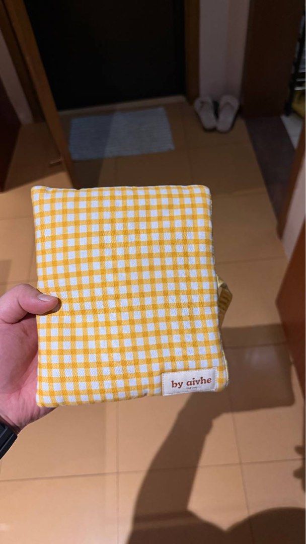 Kobo Libra Colour (Category: E-Readers) located in Manila. Submitted by arcarfajar74976 (Listing ID 1467223248, Image 3). Description: Selling my Kobo Libra Colour 32gb No box, but comes with the clear case, 2 covers, and the pouch I got off Sh0pee RFS: Want to downsize to a Kobo Clara BW again, I prefer the smaller size :-) Meetups in QC (Ever Commonwealth, UP Town Center, SM North and nearby areas) MOP GCash or online bank transfer.