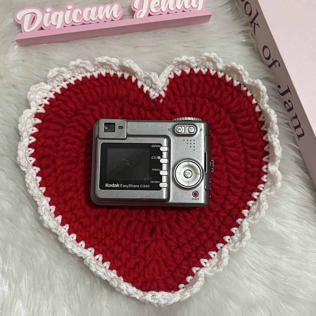 KODAK EASYSHARE C340 (Category: Cameras) located in Agdangan. Submitted by digicam.jenny (Listing ID 1467272182, Image 2). Description: Kodak EasyShare C340 (Silver) — available✅ 🏷️ ₱1,000 📩 PM for sample shots! 📸 Specifications: Kodak EasyShare C340 ✅ Working flash and buttons ⚠️ Honest Issue: - Mild LCD burn 🎁 Inclusions: Unit only + freebies.