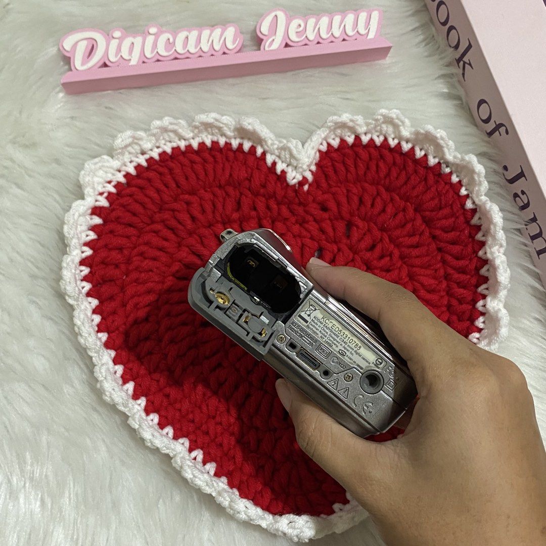 KODAK EASYSHARE C340 (Category: Cameras) located in Agdangan. Submitted by digicam.jenny (Listing ID 1467272182, Image 3). Description: Kodak EasyShare C340 (Silver) — available✅ 🏷️ ₱1,000 📩 PM for sample shots! 📸 Specifications: Kodak EasyShare C340 ✅ Working flash and buttons ⚠️ Honest Issue: - Mild LCD burn 🎁 Inclusions: Unit only + freebies.