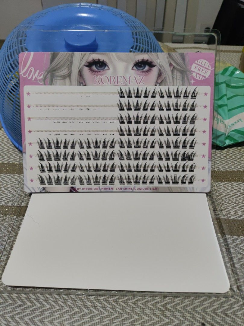 KOREMAZ Black Glue Clusters Eyelashes (Category: Makeup) located in Manila. Submitted by prelovedby_joie (Listing ID 1467299455, Image 1). Description: Glue Free Clusters (Black Glue) RFS: Will be switching to Bond&Seal Style: For Everyday to Casual Gala Honest Review: Madikit talaga and seamless. Kahit nung umiyak ako ng todo di natanggal 🫶.