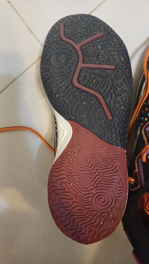 Kyrie 2 （分類：波鞋）位於 Hong Kong。 由 zenearth_e7f95d 提交（商品編號 1467360058，圖片 2）。簡介： 價錢可啇量dm。