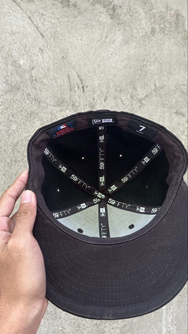 LA Dodgers Wool Fitted Size 7 (Category: Caps & Hats) located in Manila. Submitted by shopniangelo580 (Listing ID 1467315651, Image 3). Description: Issue: Motholes nasa pic.