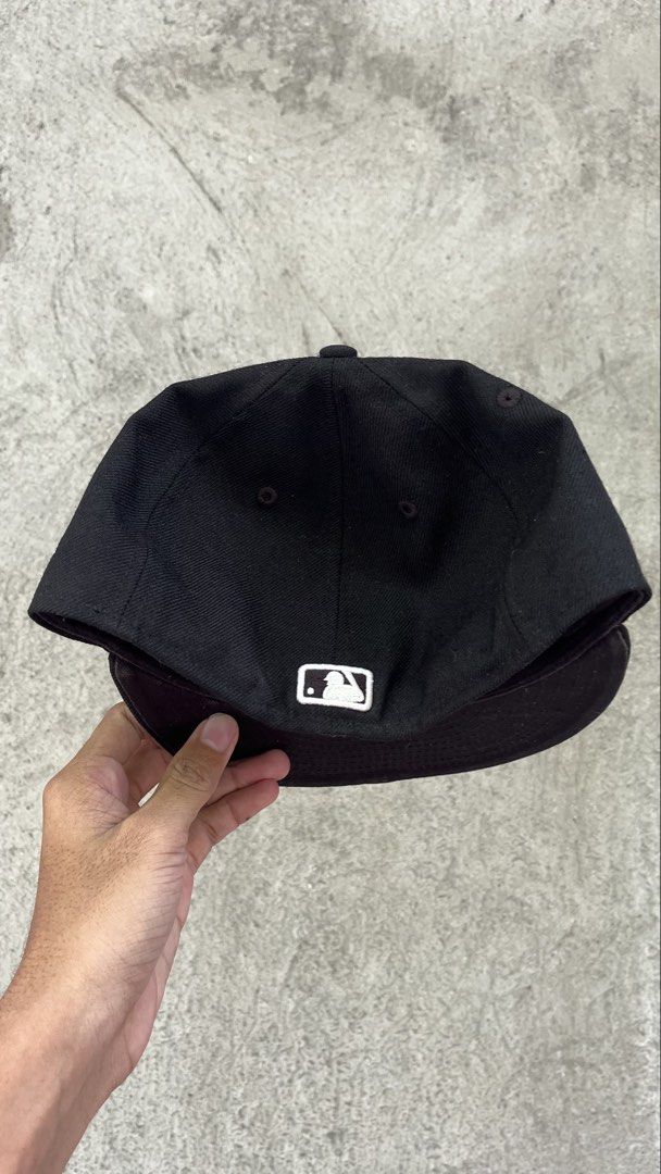 LA Dodgers Wool Fitted Size 7 (Category: Caps & Hats) located in Manila. Submitted by shopniangelo580 (Listing ID 1467315651, Image 2). Description: Issue: Motholes nasa pic.