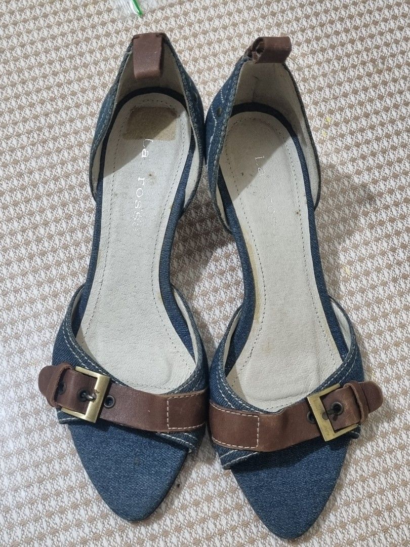 La Rosa Denim Kitten Heels Size 34 (Category: Heels) located in Quezon City. Submitted by gabdclutz (Listing ID 1467234659, Image 1). Description: - Brand/Style: Da Rosa denim heels with brown strap and buckle - Size: 34 (marked on sole) - Design: Pointed toe with a comfortable low kitten heel - Condition: Interior lining has minor dirt and discoloration - Soles: Scuff marks and dirt accumulation from previous wear - Heel Tips: Slight wear on one