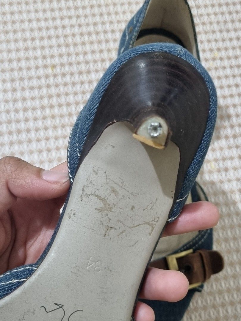 La Rosa Denim Kitten Heels Size 34 (Category: Heels) located in Quezon City. Submitted by gabdclutz (Listing ID 1467234659, Image 2). Description: - Brand/Style: Da Rosa denim heels with brown strap and buckle - Size: 34 (marked on sole) - Design: Pointed toe with a comfortable low kitten heel - Condition: Interior lining has minor dirt and discoloration - Soles: Scuff marks and dirt accumulation from previous wear - Heel Tips: Slight wear on one
